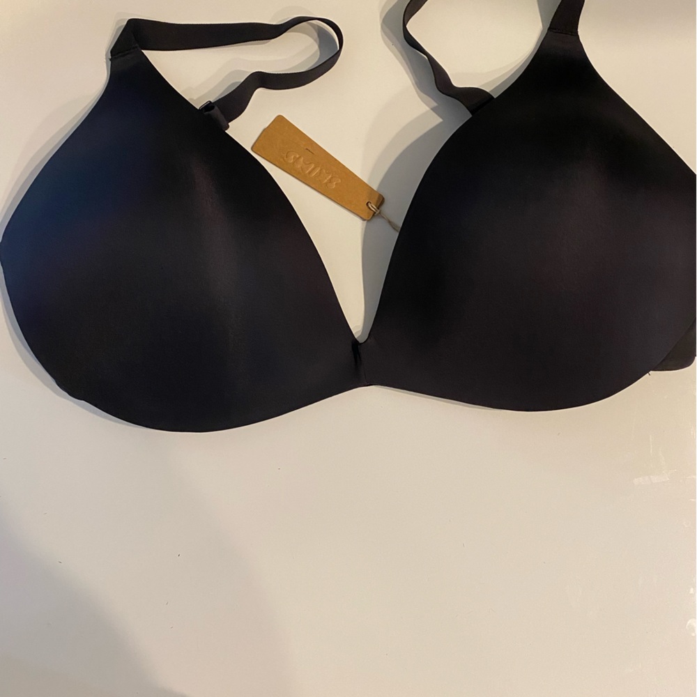 Skims wireless super push up bra onyx 38DDD